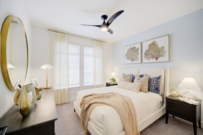 Building Photo - Vintage Lake Powell Apartments