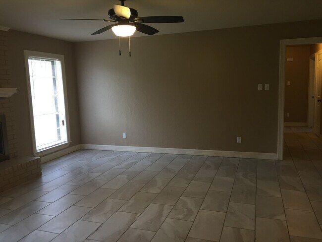 Photo - 3/2/2 on 3 ac SHISD REDUCED