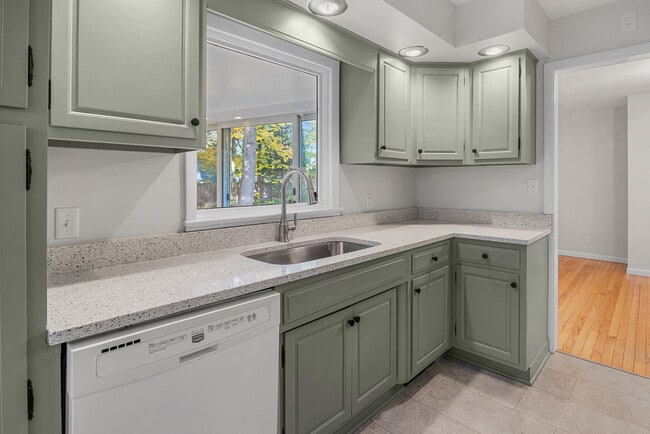 Photo - 1527 Summit Dr