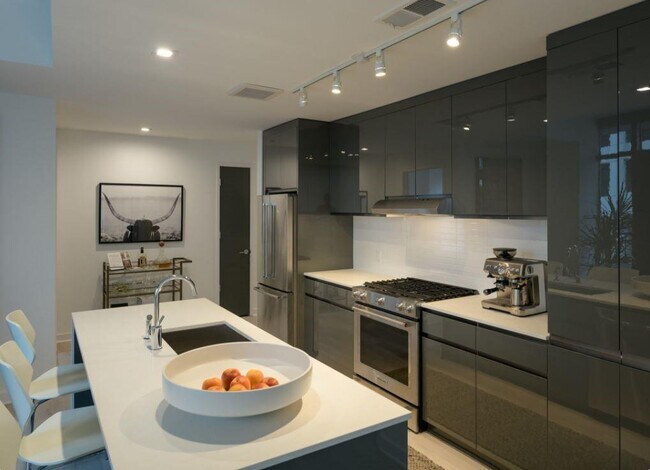 Photo - 693 Peachtree St NE Unit 14E
