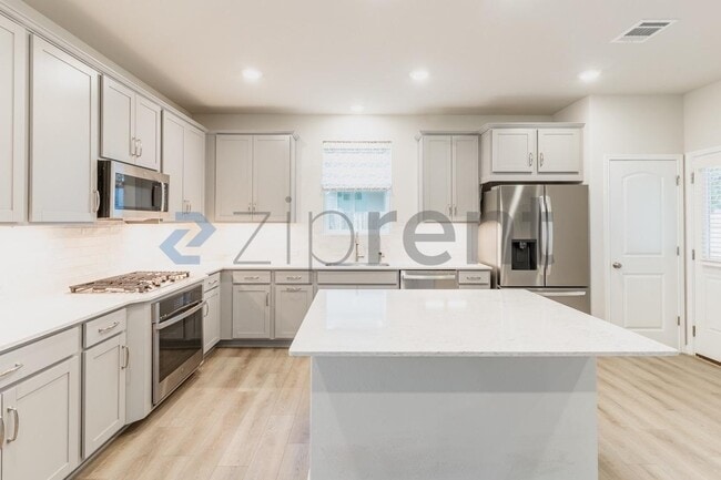 Photo - 120 Baron Von Gator Dr