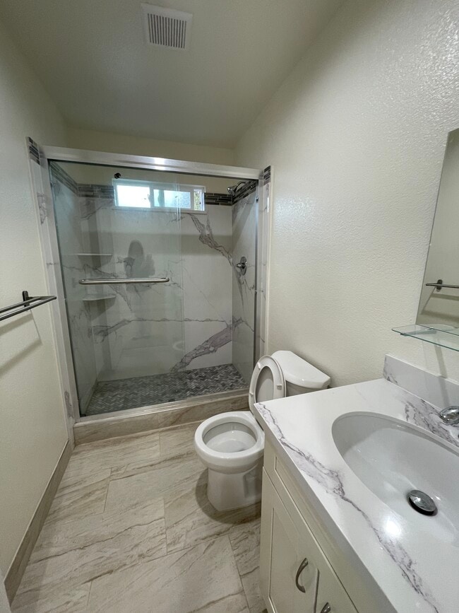 Photo - 566 N 2nd St
