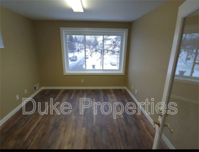 Photo - 537 Thurston Rd Unit Up