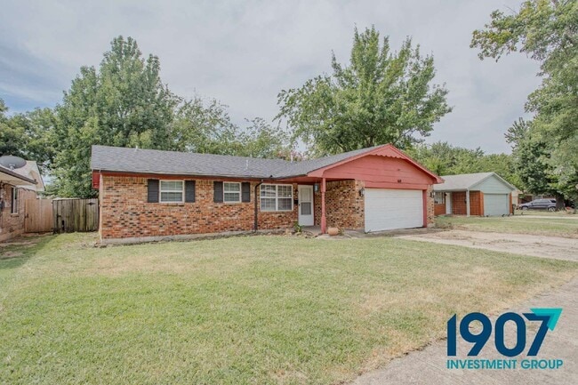 Photo - 1618 Village Dr