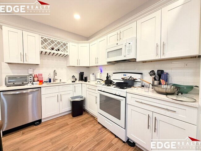 Building Photo - 12 Sewall St Unit 2