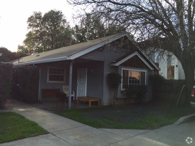 Building Photo - 234 Cedar St Rental