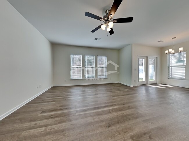 Photo - 620 Summer Hill Way