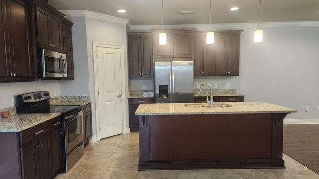 Photo - 2133 Janet St