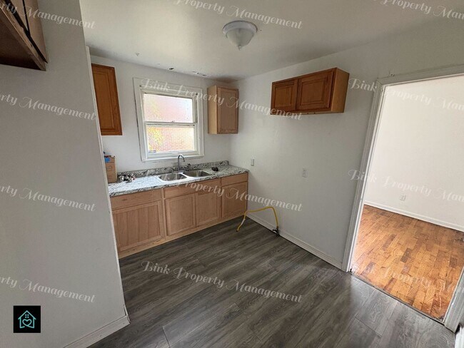 Photo - 19373 Barlow St