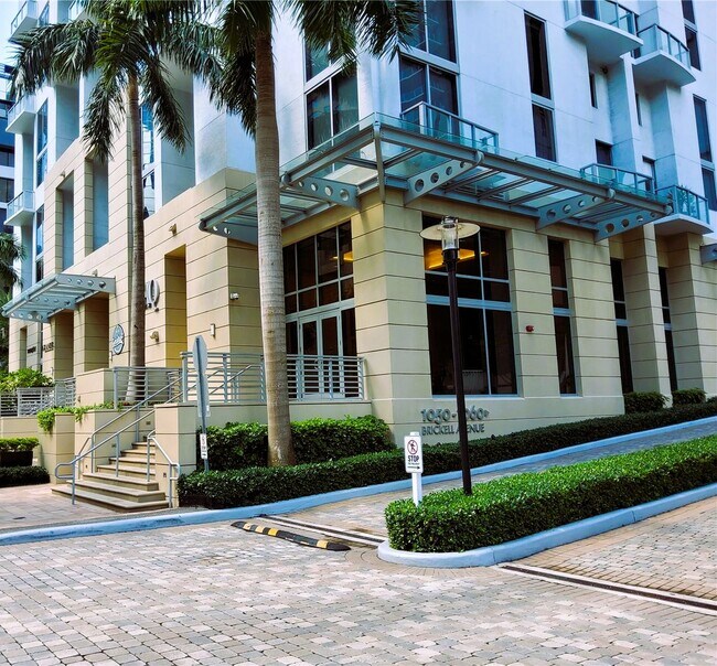 Photo - 1050 Brickell Ave Unidad 2220