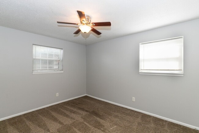 Photo - 5135 NE Chouteau Trafficway Unidad 303