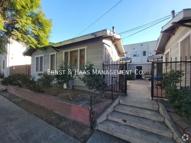 Building Photo - 320 W 12th St Rental