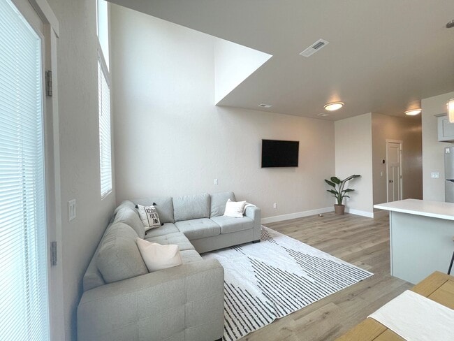 Photo - Beautiful 3br Townhome w 1-car Garage (2024)