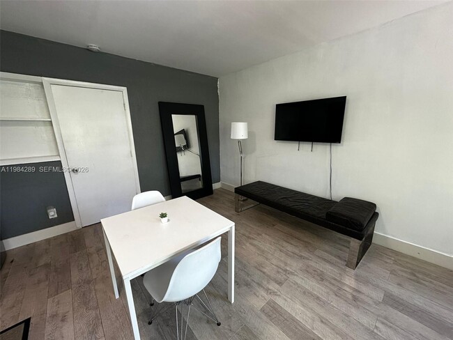 Photo - 275 NW 46th St Unit B