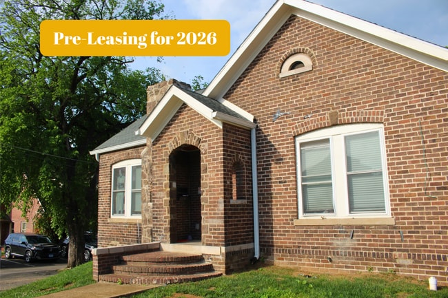 Building Photo - 8BR/6BA Fort Sanders Home Near UTK | Avail...