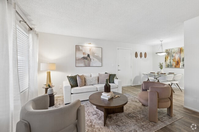 1BR, 1BA - 604SF - Living Room