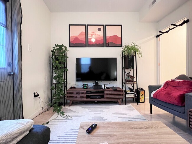 Photo - 1627 Wallace St Unidad Apartment 2R