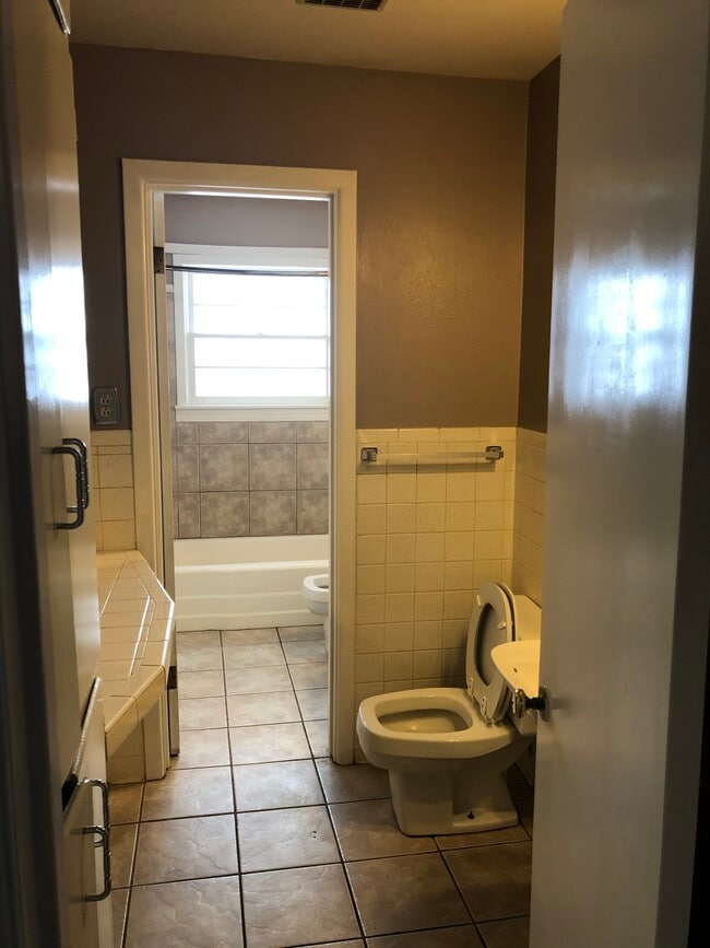 Photo - 4708 43rd St