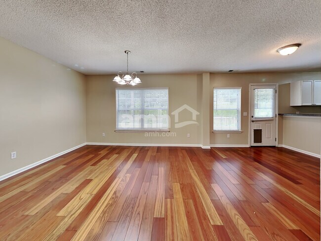 Photo - 405 White Bluff Ct