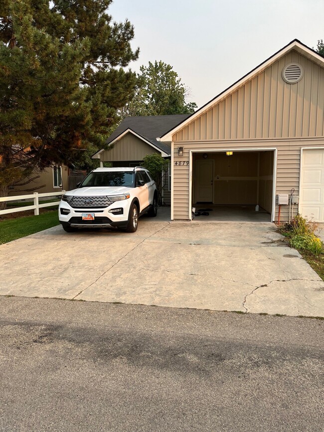 4879 Holmes St Unit 4879