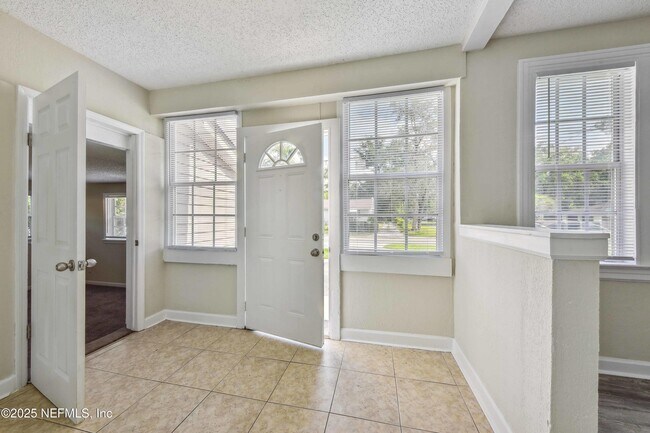 Photo - 4848 Plymouth St