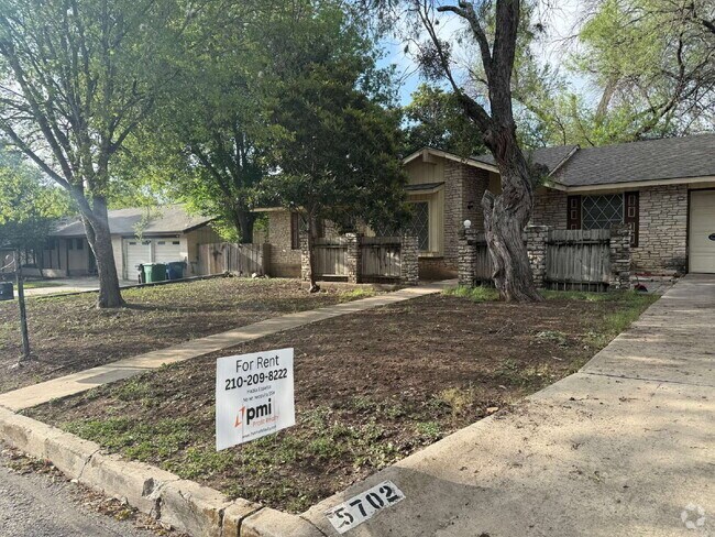Building Photo - Open Kitchen, Warm Interior, Large Living ... Rental