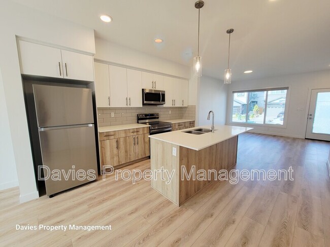 4677-4177 177 Ave NW