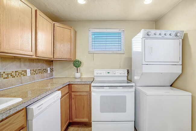 Photo - 2075 S Acoma St Unit 2075