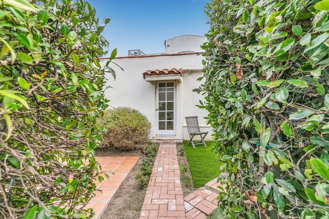 Photo - 746 Ashland Ave Unit #GH