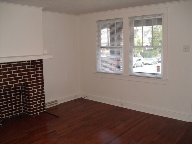 Photo - 1849 Chislett St