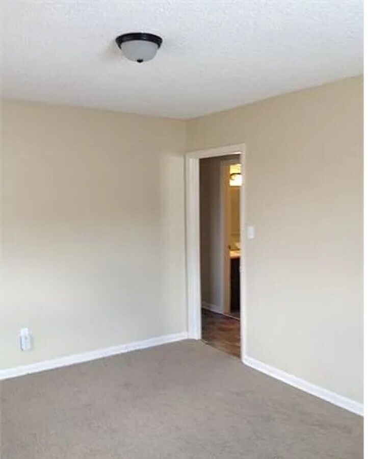 This lovely 2 bedroom 1 bath duplex is loc... Rental House Rental in