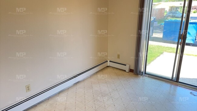 Photo - 1624 Azalea Dr