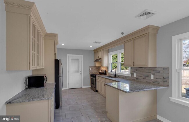 Photo - 211 E Ward St