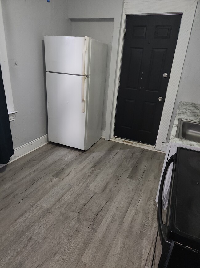 Photo - 736 W Poplar St Unidad Apt 2