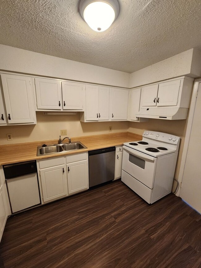 Photo - Chapel Hill / The Oaks Townhome