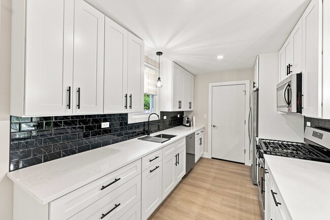 Photo - 352 Sioux Ln