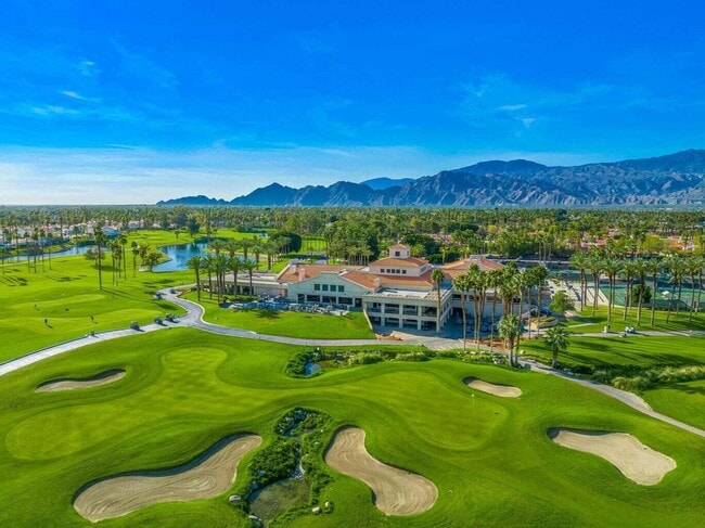 Building Photo - 319 Vista Royale Dr