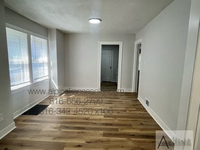 Updated Bungalow Near 39th/71
