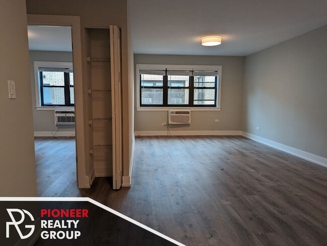 445 W Barry Ave Unit 217