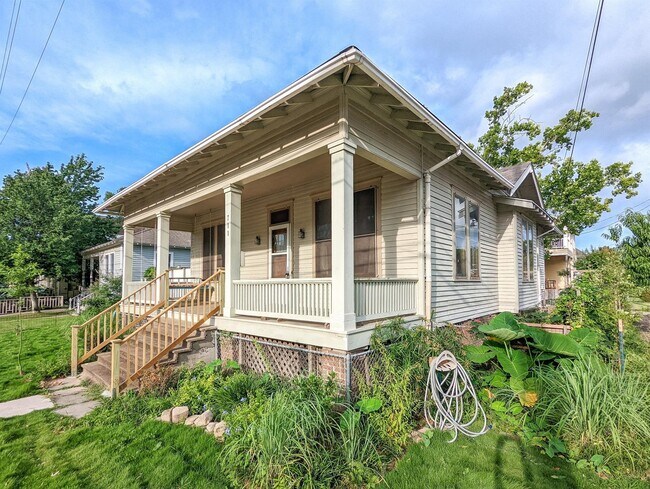 Building Photo - 711 Sabine St Rental
