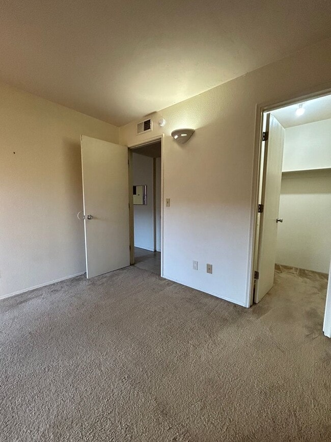 Photo - Casa Club Condominiums / Gorgeous 1 Bedroom Available!