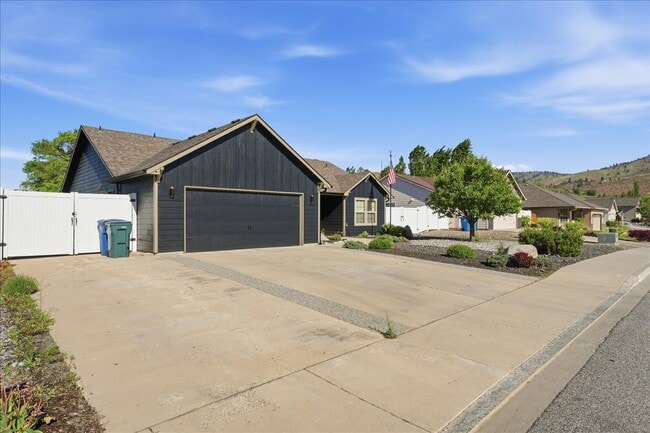 Photo - 447 N Wilson St