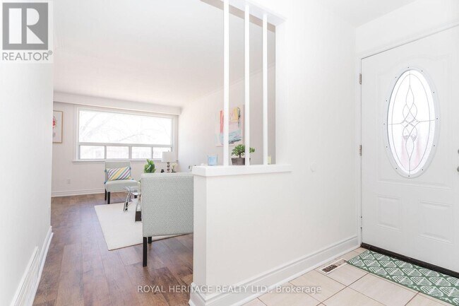 Photo - 55 Bridgenorth Crescent