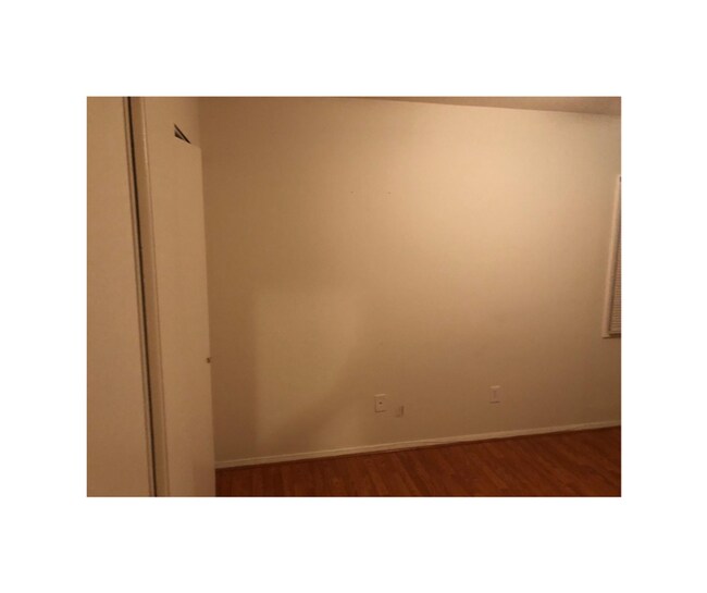 Photo - 9083 Meadow Heights Rd Unidad 4 Available $700 4