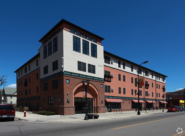 Building Photo - Many Rivers West