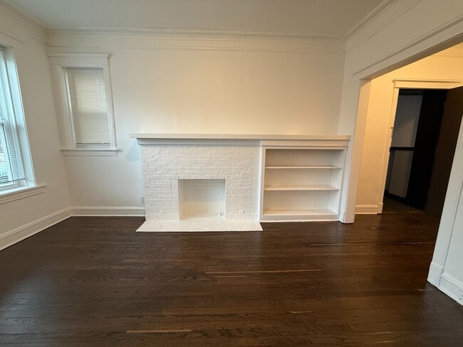 Rogers Park 2 Bed 1 Bath/ Dog Friendly / First Floor Unit