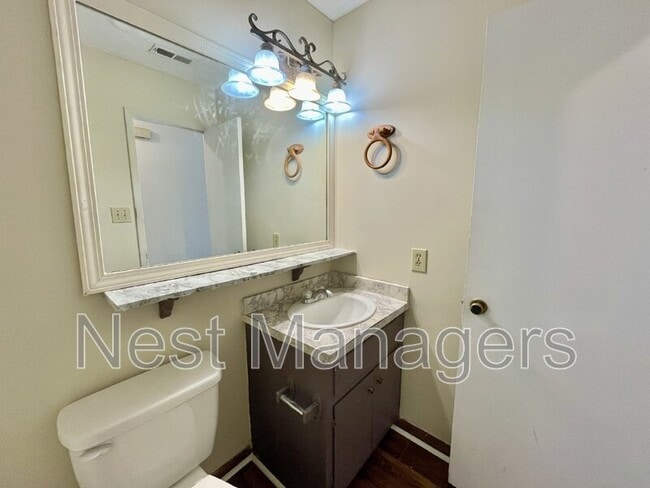 Photo - 754 Hedgelawn Way