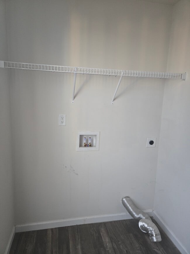 Washroom w/washer and dryer connections - 906 Hattie Ln
