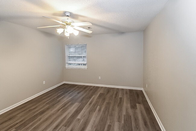 Photo - 13808 Wimbledon Loop