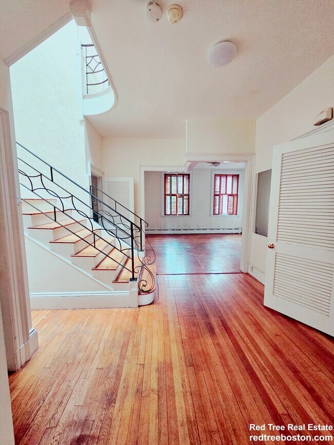 Photo - 1712 Beacon St Unit 1